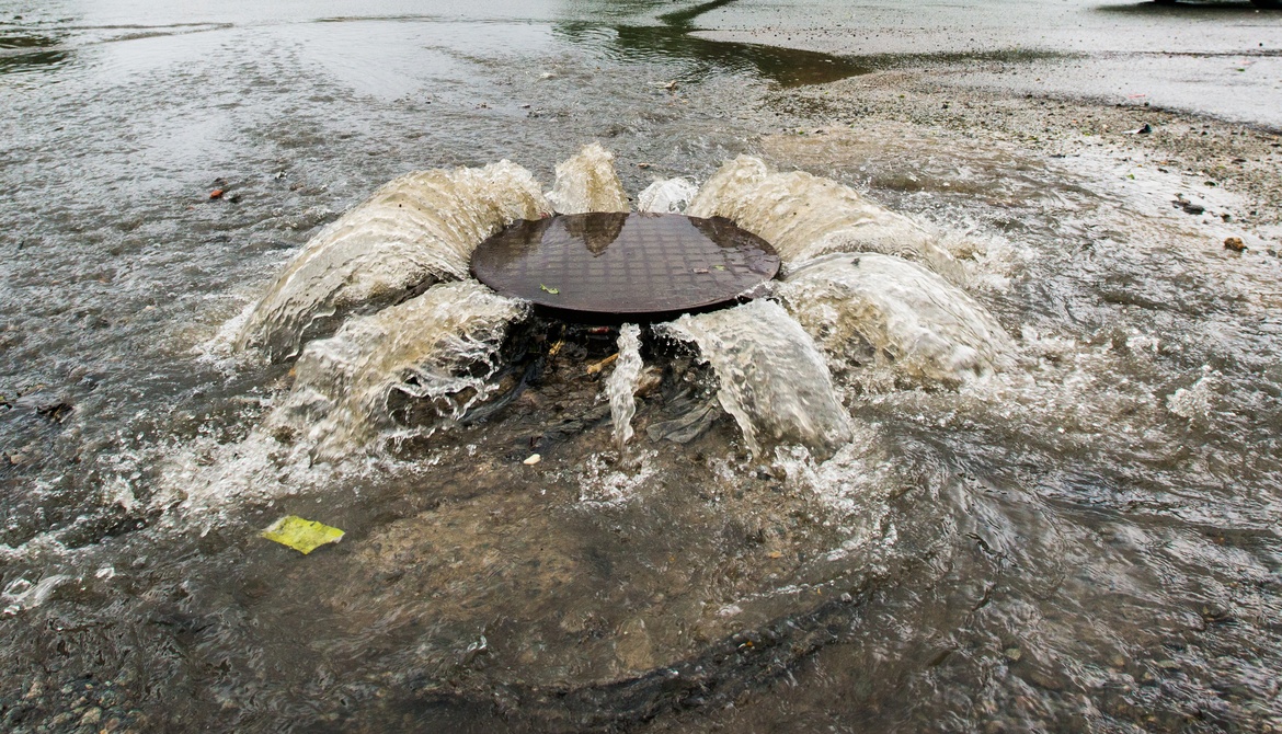 Rede pluvial não é para esgoto! Entenda a diferença, adeque seu imóvel e evite problemas na cidade