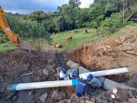 Concórdia Saneamento repara adutora rompida por ação de terceiros que afetou 5 mil economias de 14 bairros
