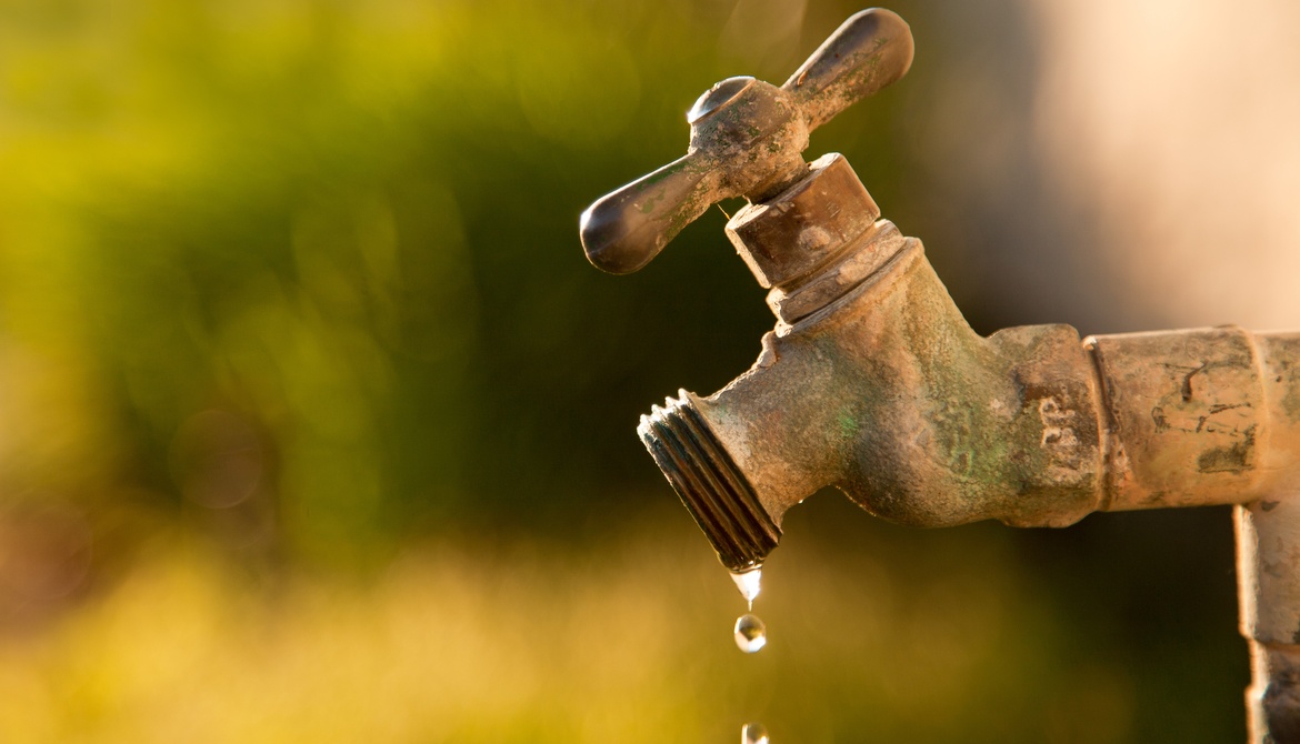 ATENÇÃO: Obra particular rompe rede e causa desabastecimento em dois bairros