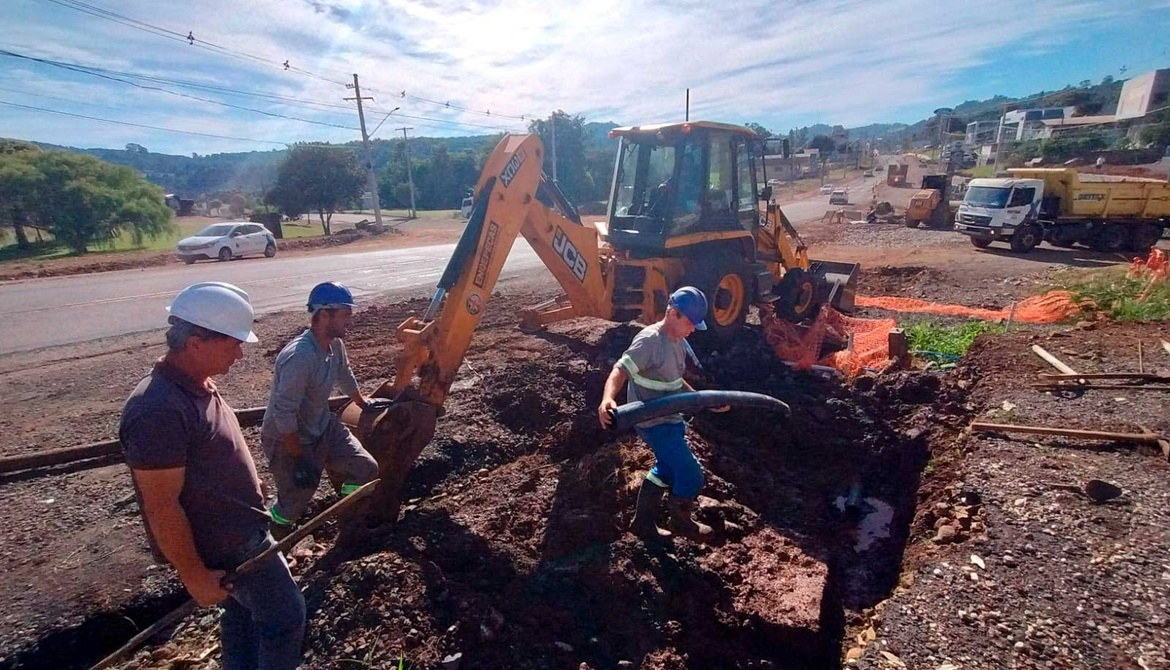 Reparos em interligações de redes buscam normalizar abastecimento e liberar Tancredo Neves