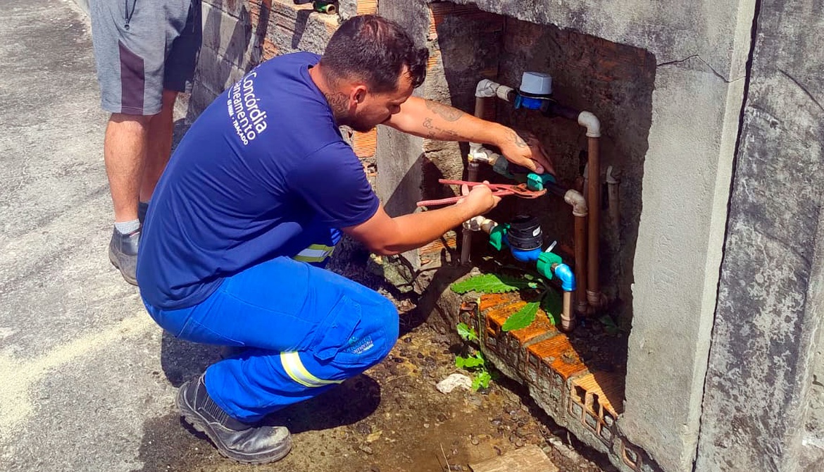 Concórdia Saneamento inicia substituição de hidrômetros antigos no Centro da cidade