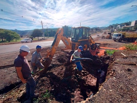 Reparos em interligações de redes buscam normalizar abastecimento e liberar Tancredo Neves