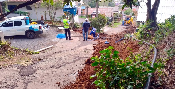 Mudança no sistema e ampliação de 450 metros de rede reforçam abastecimento do bairro Guilherme Reich